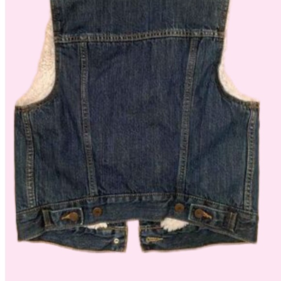 ✨SOLD✨ Levi’s Sherpa Vest - Picture 2 of 4